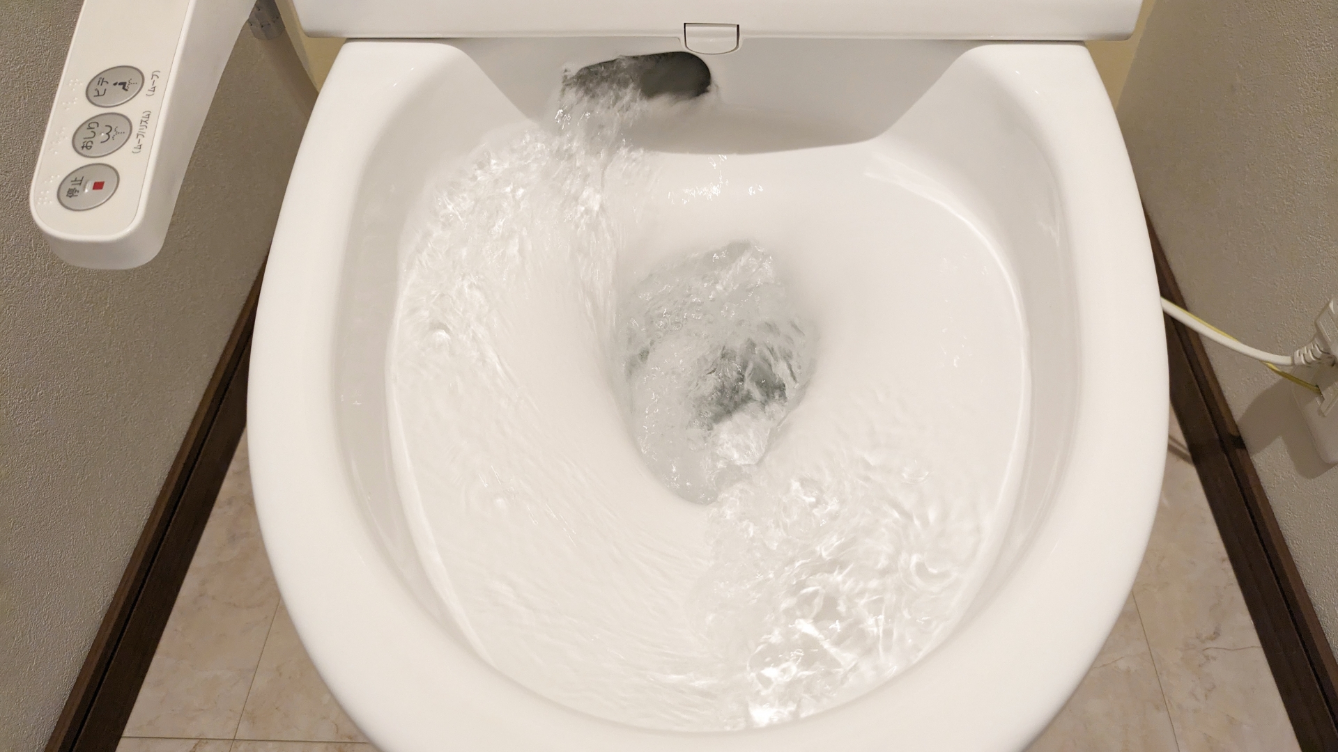 異物を流したトイレで水が流れてもつまってないとはいえない理由