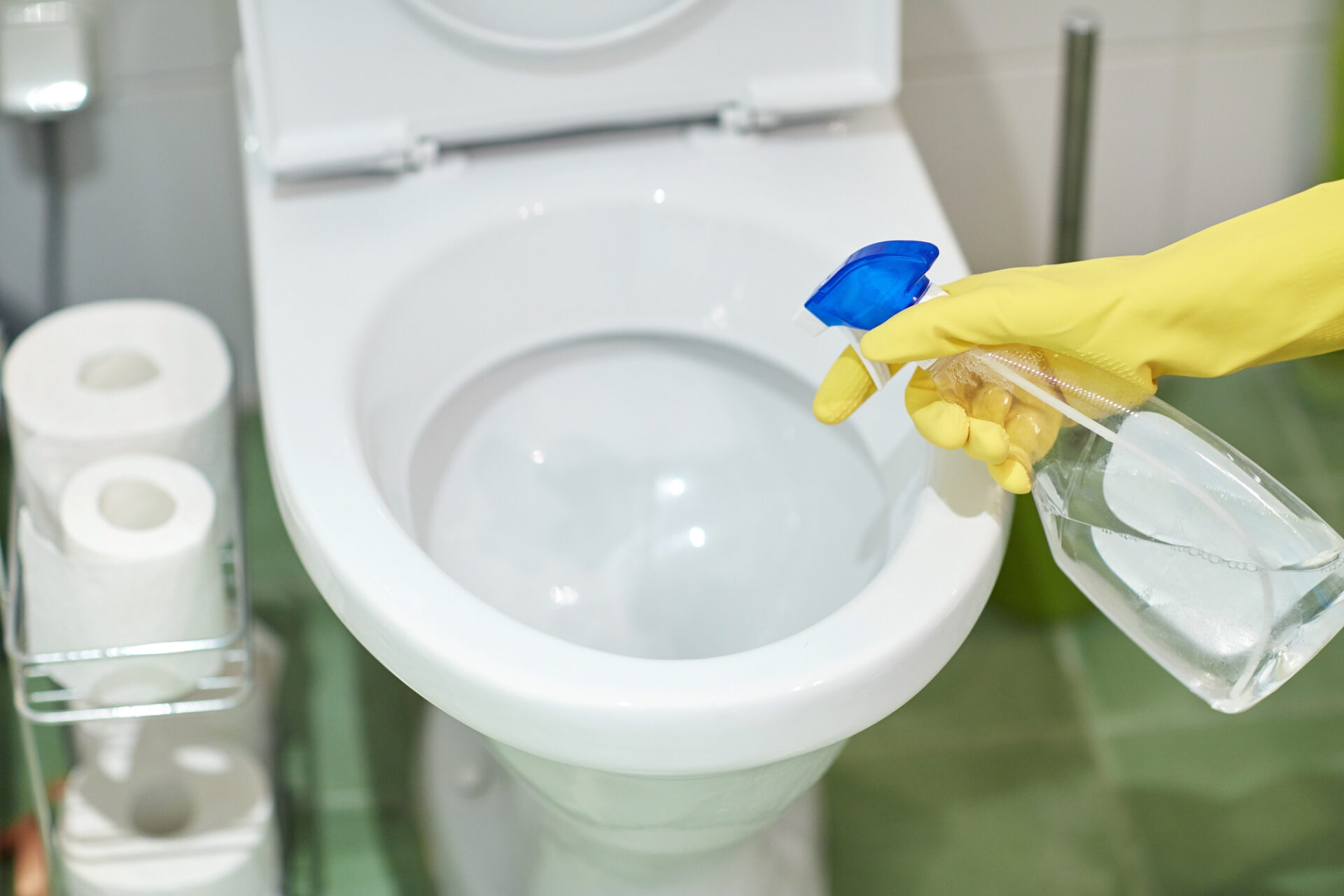 ハイターでトイレつまりを解消する方法!作業する際の注意点まで解説