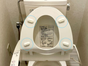 トイレ便座ゴムの交換方法を紹介｜便座裏のクッション性アップで快適に！