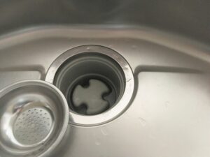 横向きのキッチン排水口のつまり解消方法！原因や掃除の仕方も
