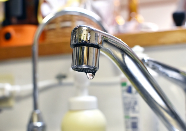 シングルレバー混合水栓の水漏れ時の応急処置