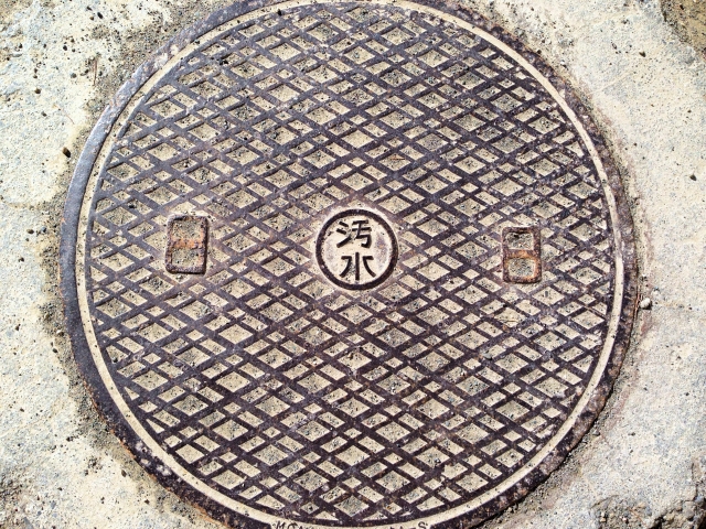 汚水枡が溢れるのはつまりのサイン！原因や自分でできる掃除方法を解説