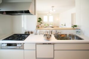 キッチンの原因不明な臭いの正体を突き止める方法と自分でできる解決策