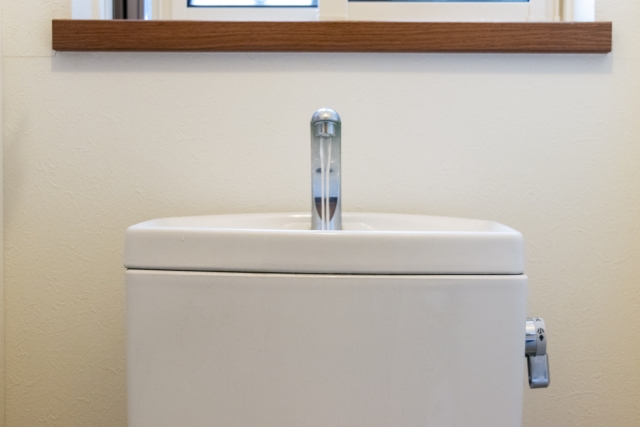停電時に使えるトイレの流し方｜つまり防止のコツや注意点も解説