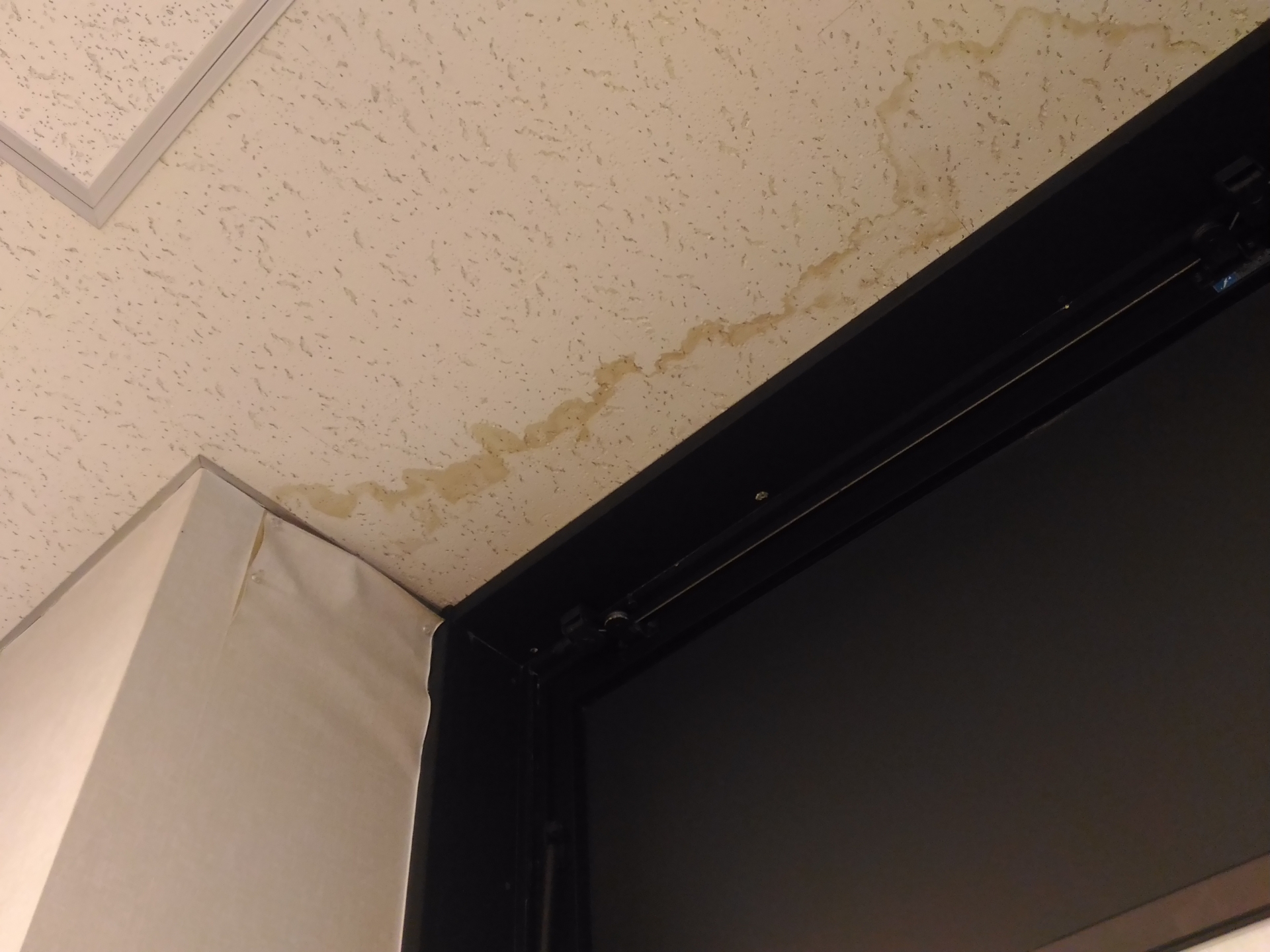 マンション排水管つまりで発生する下の階への被害