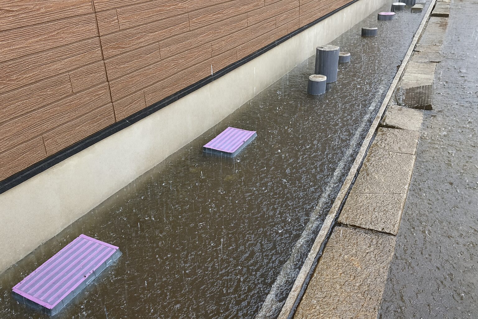 溢れる汚水枡は放置するとリスク大