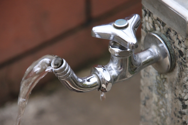 水道管の凍結防止で水を出しっぱなしにする際の注意点