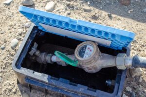 一戸建て・アパートの水道の元栓はどこにある?どれくらい回すのかも解説