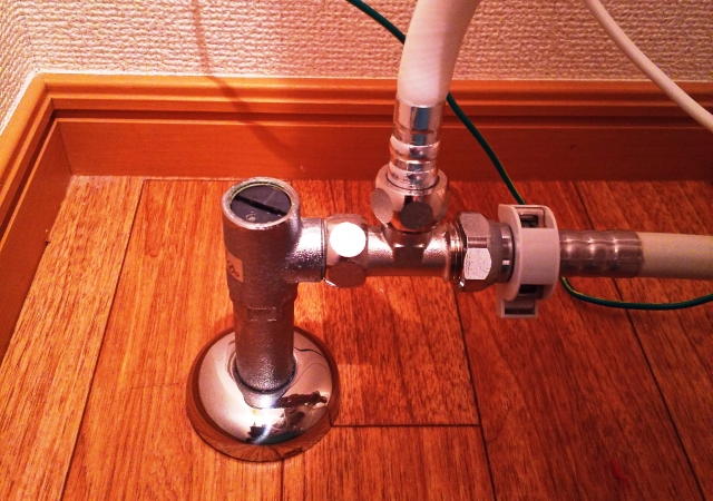 トイレの止水栓が回らない原因別の対処法