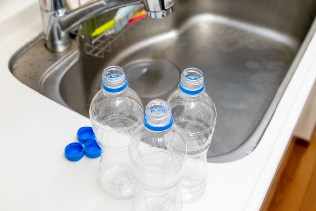 キッチン排水口つまりはペットボトルで解決？具体的な手順や直せるケースも