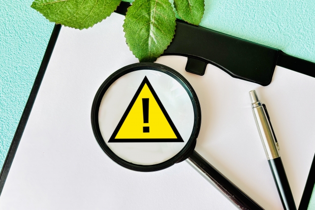 排水口に落としたものを道具で取る際の注意点