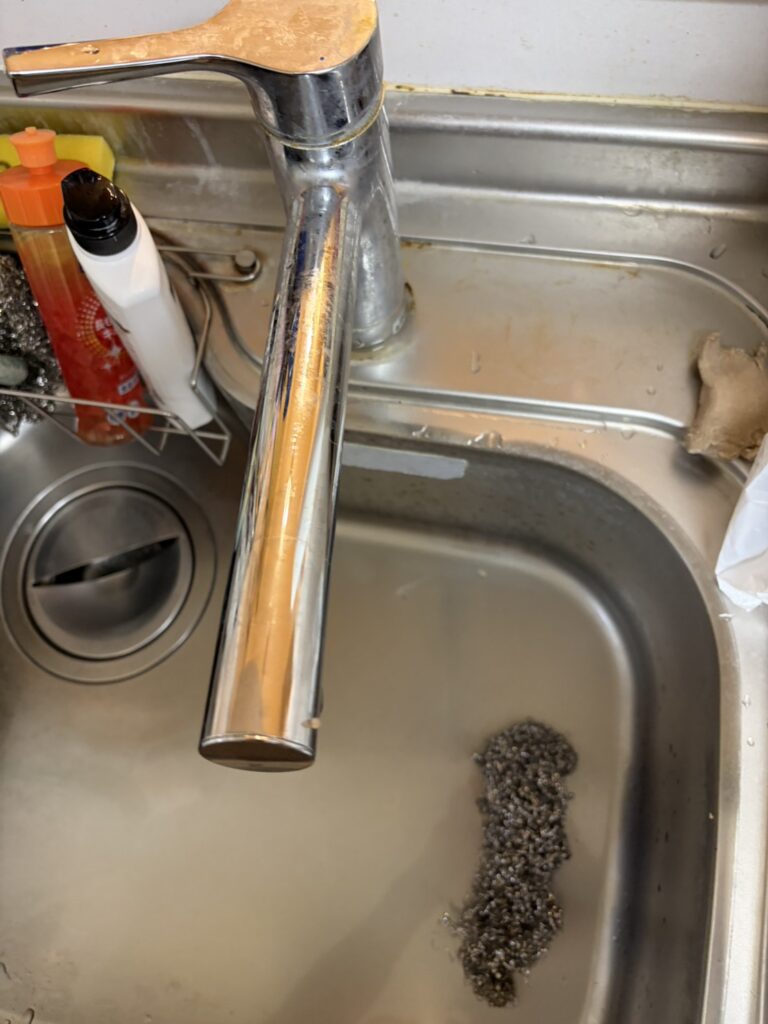 【習志野市】キッチン蛇口の水はねをシングルレバー水栓に交換して解消