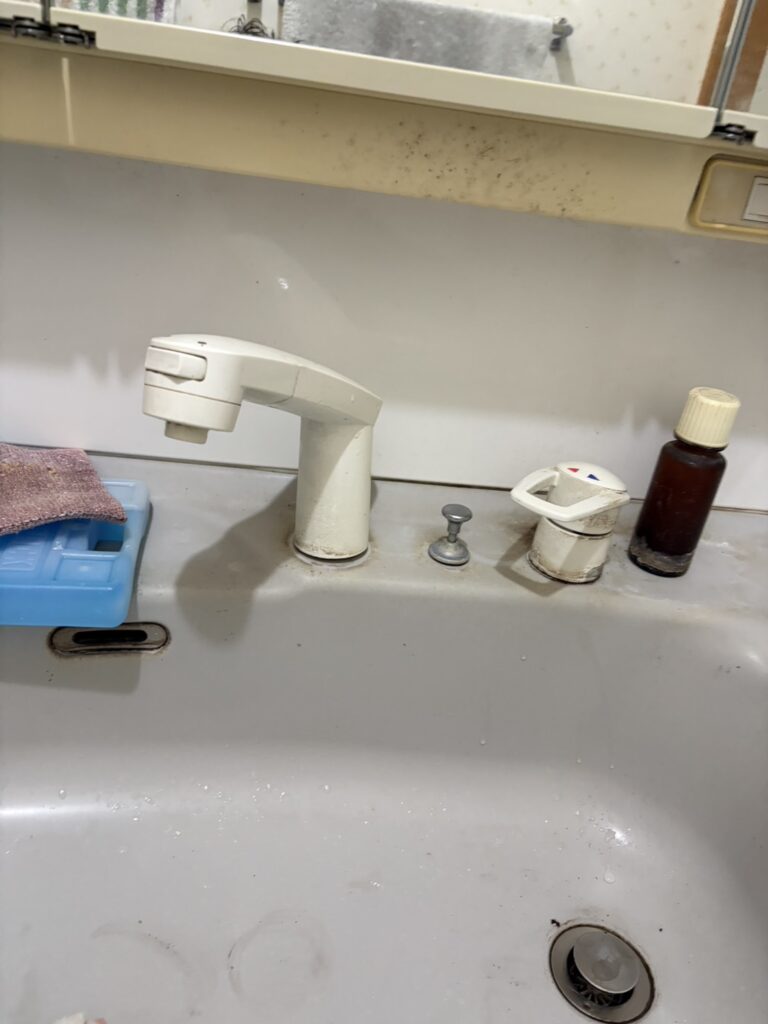 【茅ヶ崎市】洗面所の水漏れを蛇口交換で修理